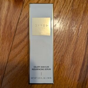 ROE Celery AHA + HA Resurfacing Serum - Elegant White and Gold
